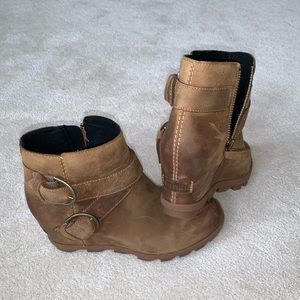 Sorel Women’s Distressed Booties